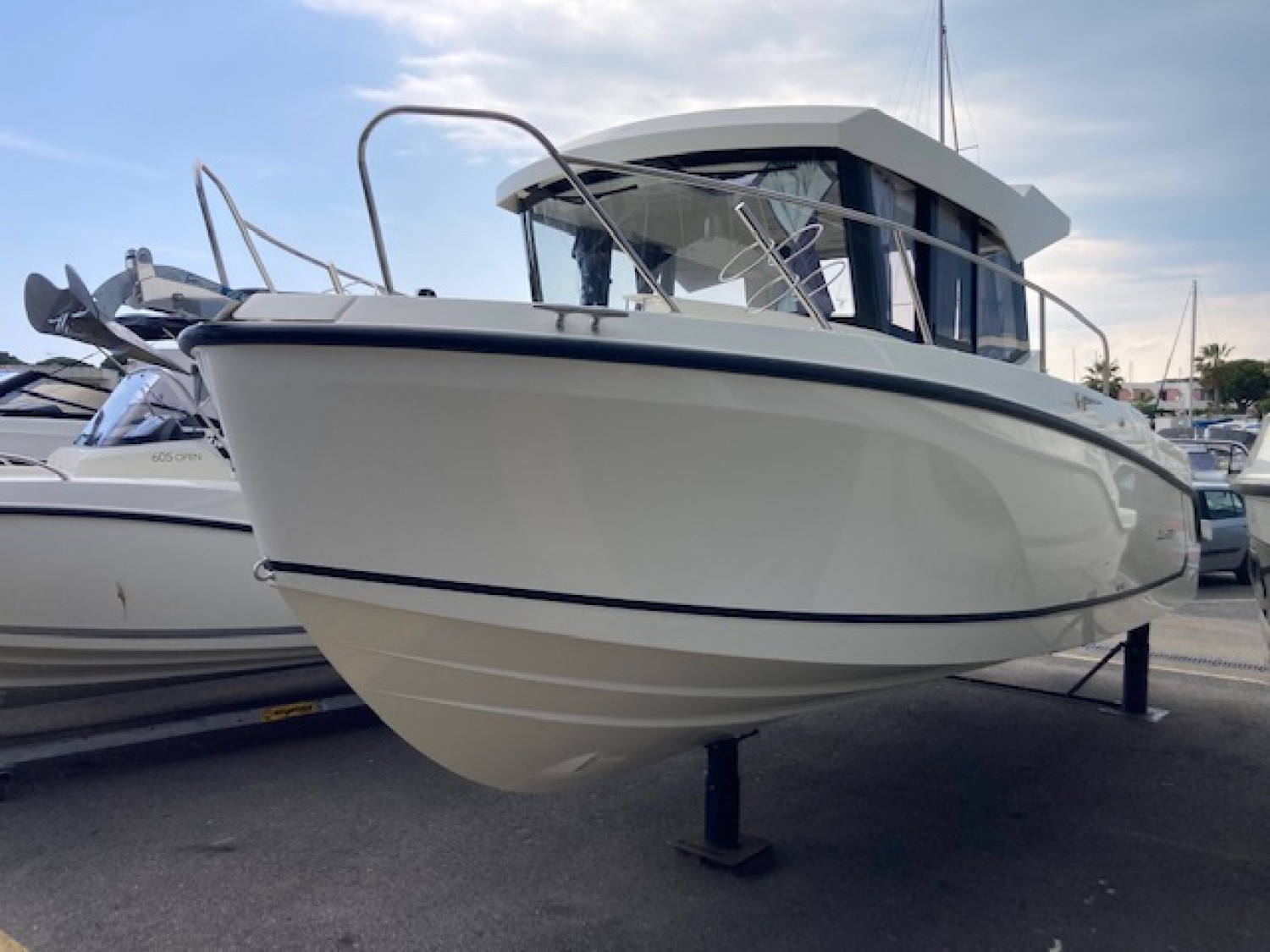 slider 2 Quicksilver Captur 805 Pilothouse